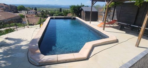 Rénovation en PVC armé d'un bassin à pans coupés : quand la forme complique tout